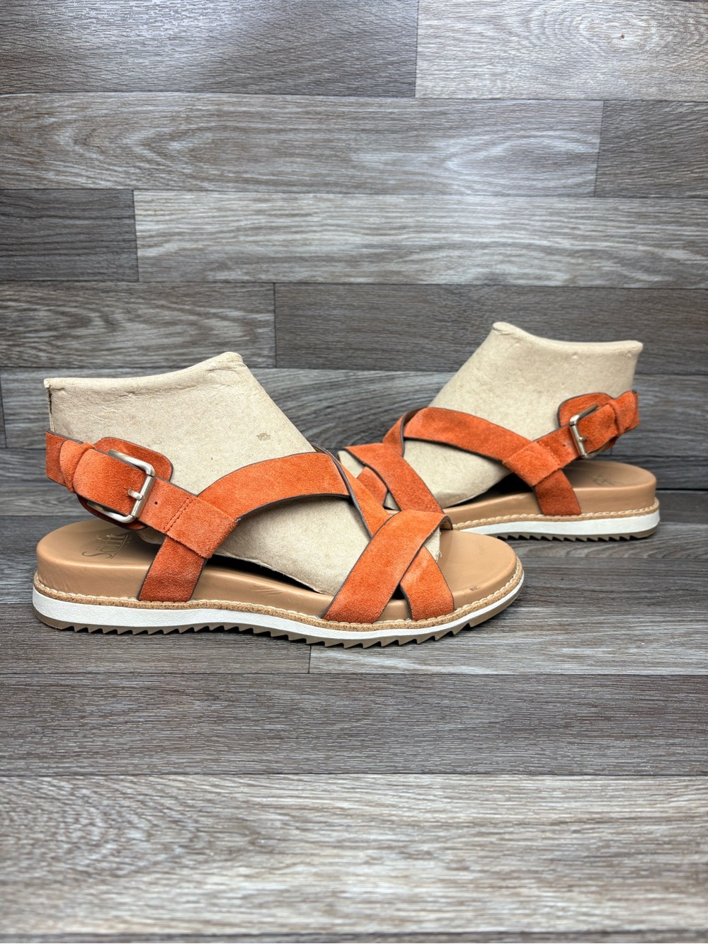 Sofft Women’s Suede Fairbrook Sandals in Sunset Orange Sz 8.5